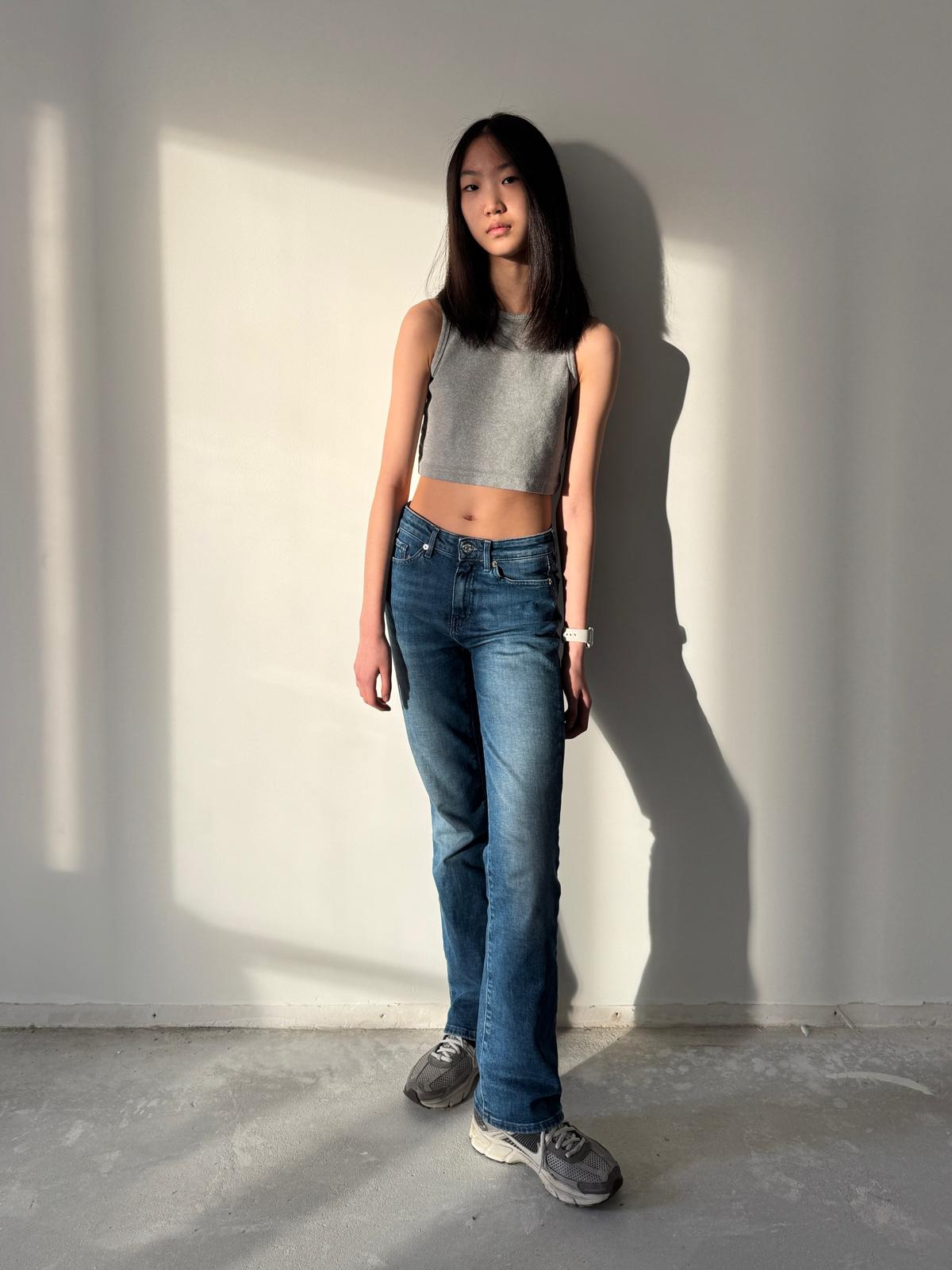 Anne Lee portfolio picture #004