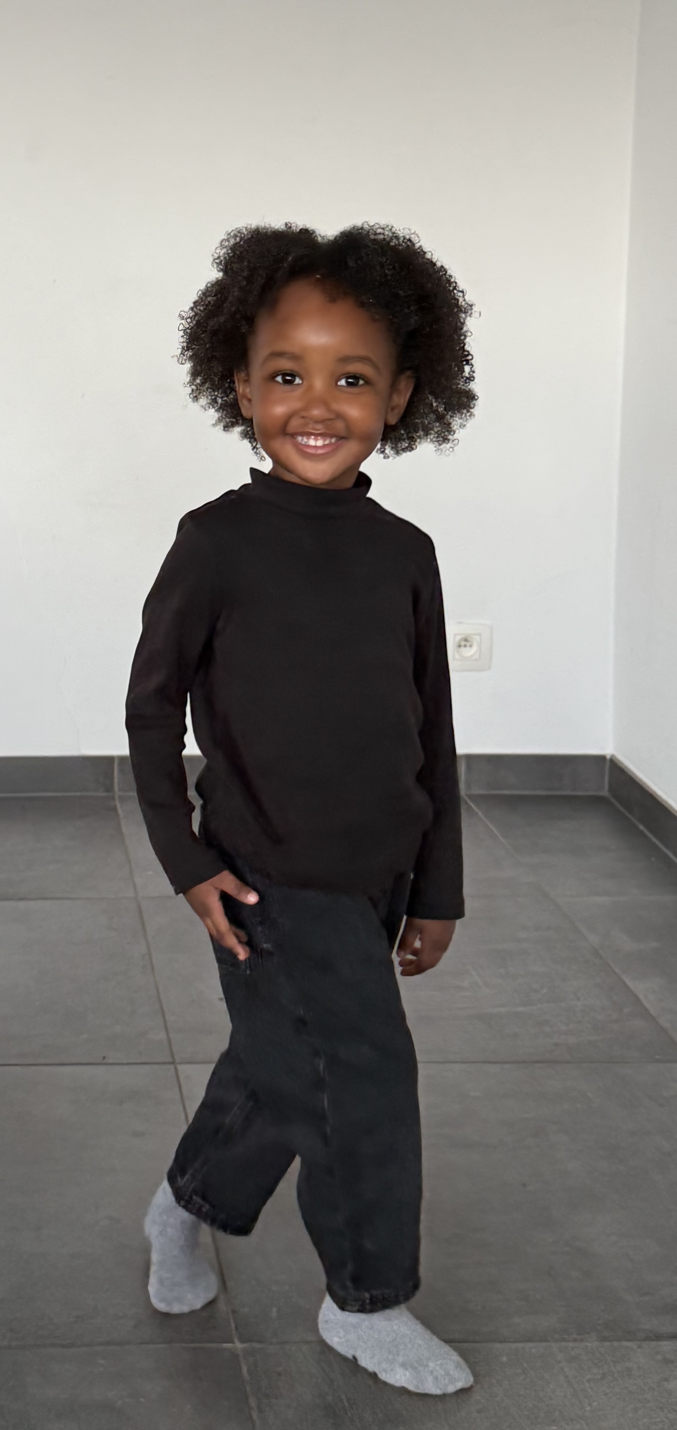 Malia Mugabo portfolio picture #001