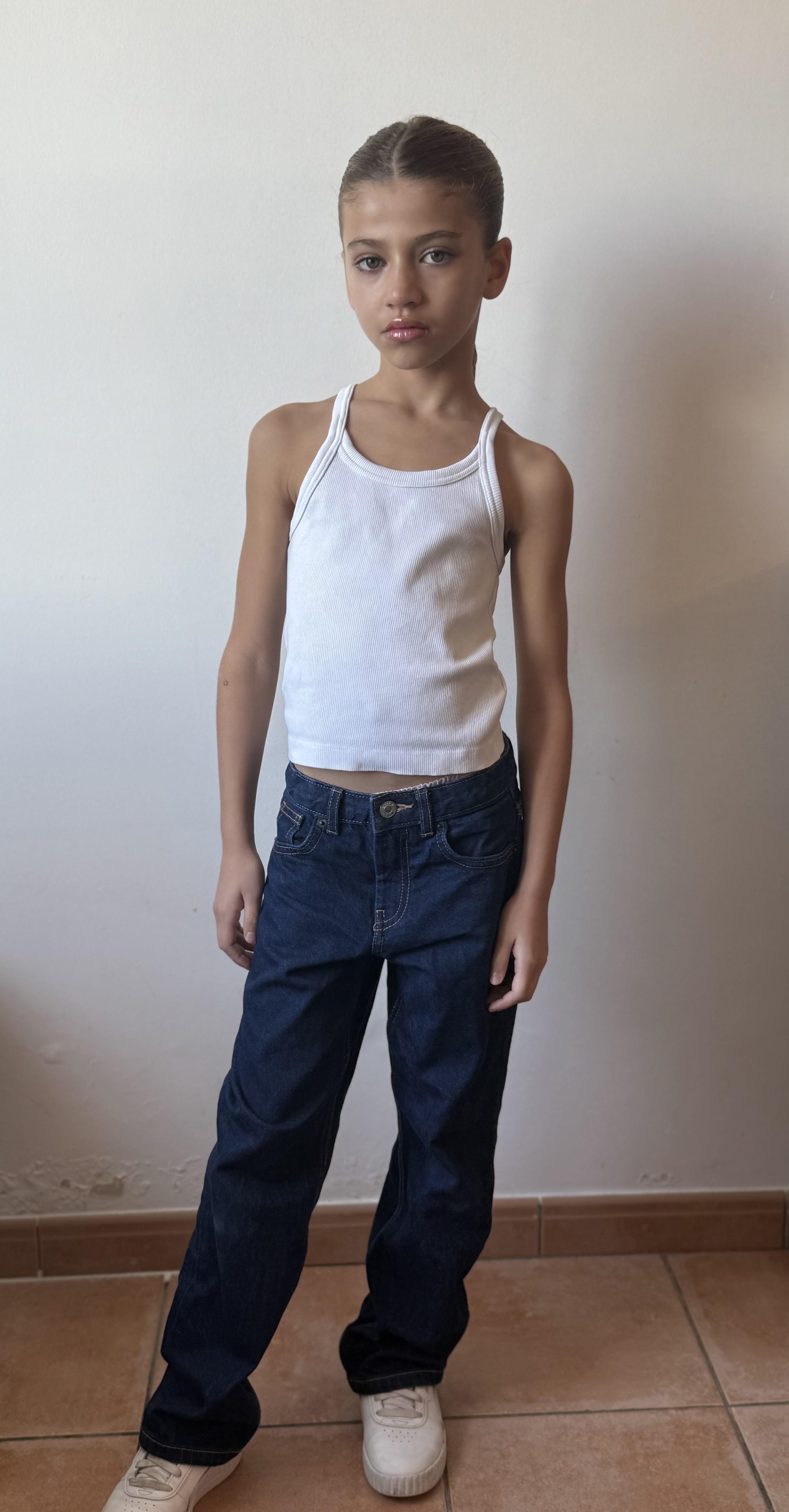 Leyana Benamrane portfolio picture #001