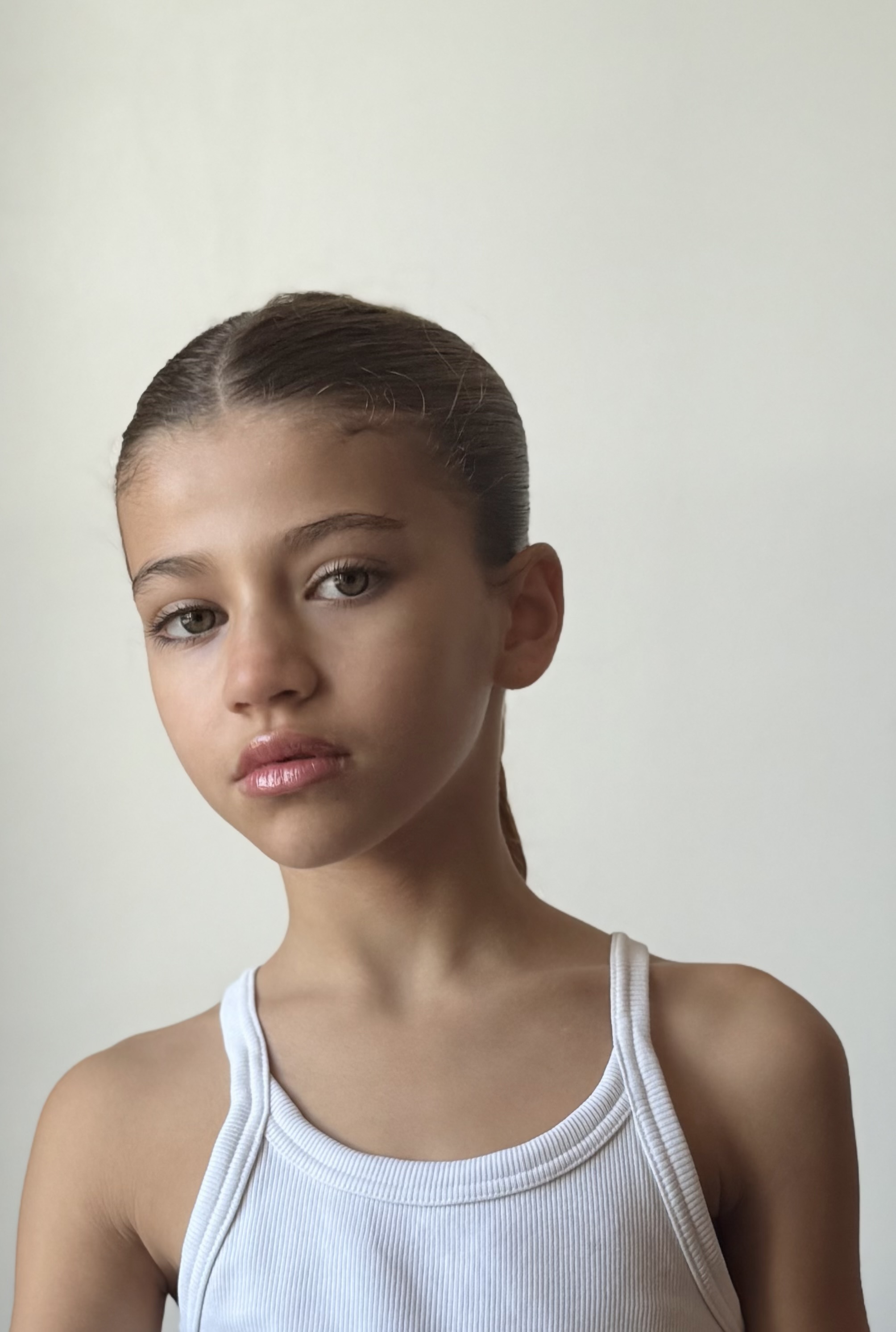 Leyana Benamrane portfolio picture #002