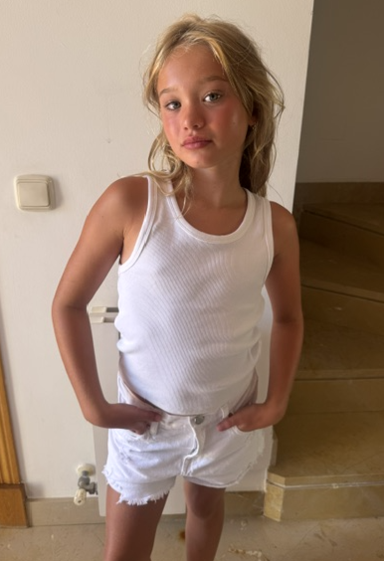 Gisele D. portfolio picture #004