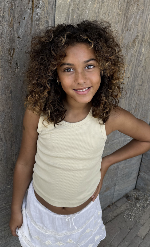 Faye V. portfolio picture #003